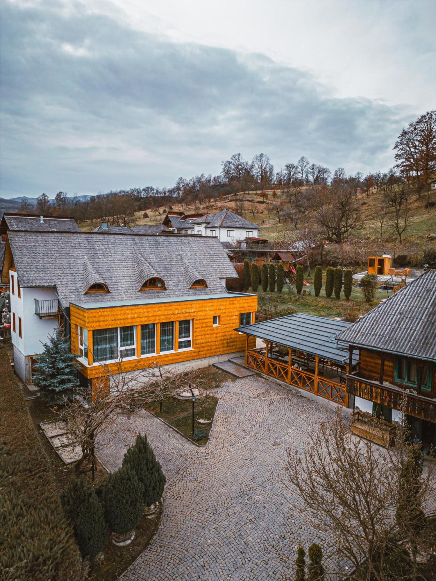 Hotel Casa Cu Magnolii Poienile Izei Zewnętrze zdjęcie
